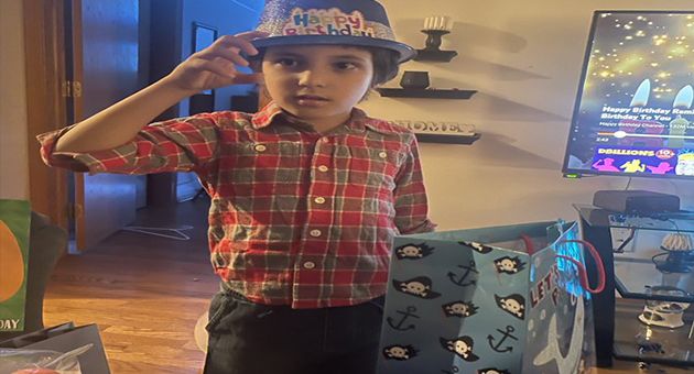 شيكاغو.. مواطن أمريكي يقتل طفلا فلسطينيا طعنا بالسكين ويسدد طعنات لوالدته
