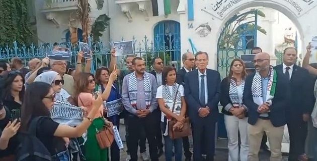 نقابة الصحفيين التونسيين تنظّم وقفة تضامنية مع الشعب الفلسطيني (فيديو)