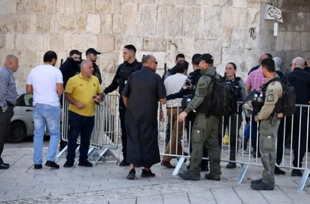 شرطة الاحـــ.تلال تحول دون وصول الفلسطينيين لأداء صلاة الجمعة في المسجد الأقصى