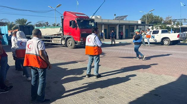 الهلال الأحمر الفلسطيني: المساعدات التي دخلت غزّة تمثل نقطة في بحر الاحتياجات الانسانية