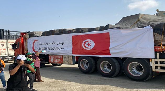 وصول المساعدات الانسانية التونسية الى الشعب الفلسطيني عبر معبر رفح