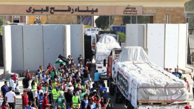 شاحنات مساعدات محملة بالمياه والغذاء والدواء تدخل غـ.ـزة