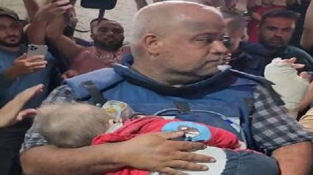 وائل الدحدوح بعد استشـ.هاد أفراد من عائلته: 'دموعنا ليست دموع الانهيار والخوف والجبن' (فيديو)
