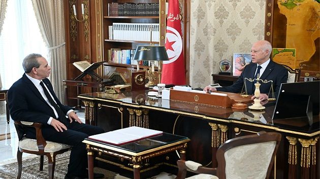 إنقاذ المؤسسات والمنشآت العمومية محور لقاء بين سعيد والحشاني