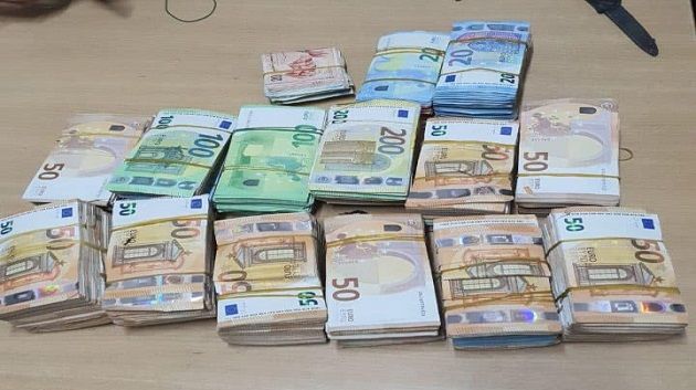 رأس جدير: إحباط تهريب عملة أجنبية تفوق قيمتها المليار
