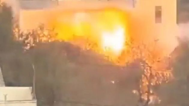 جيش الإحـتـ.ـلال يقصف منزل مسؤول بارز في حمـ.ـاس بالضفة الغربية