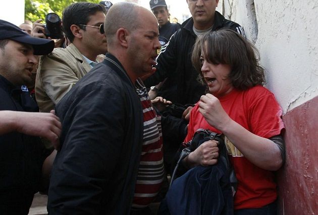 متّهمة بالفرار من القضاء الجزائري نحو فرنسا عبر تونس: 10 سنوات تلاحق
