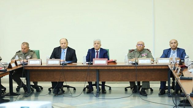 لجنة الدفاع والأمن والقوات الحاملة للسلاح تستمع إلى وزير الدفاع