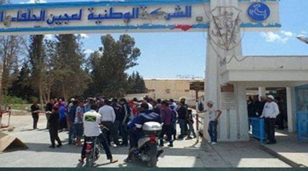 تواصل التحركات الاحتجاجية لعمال الشركة الوطنية لعجين الحلفاء والورق بالقصرين