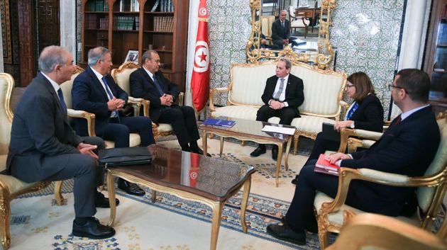 رئيس الحكومة يشرف على جلسة عمل حول منظومة الألبان