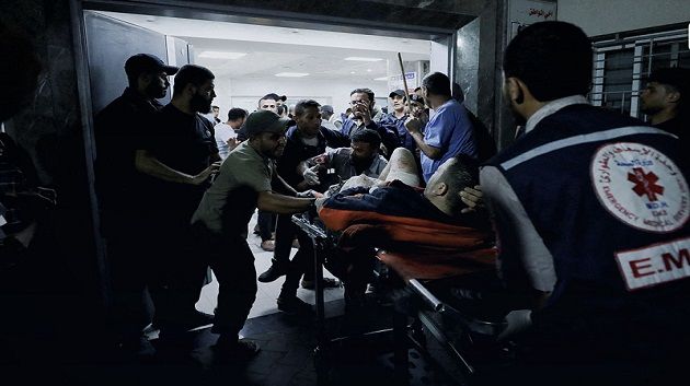 بسبب تواصل القصف..حفر مقبرة جماعية بمجمع الشفاء لدفن 100 شهيـ.د