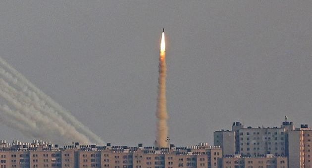 4 انفجارات هائلة.. المـ.قاومة الفلسطينية تقصف تل أبيب ردا على المـ.جازر الصـ.هيونية