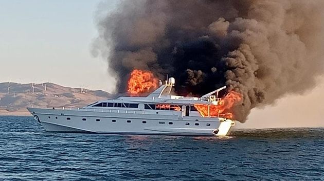 بنزرت: إنقاذ 3 أشخاص إثر نشوب حريق على متن يخت سياحي بعرض البحر