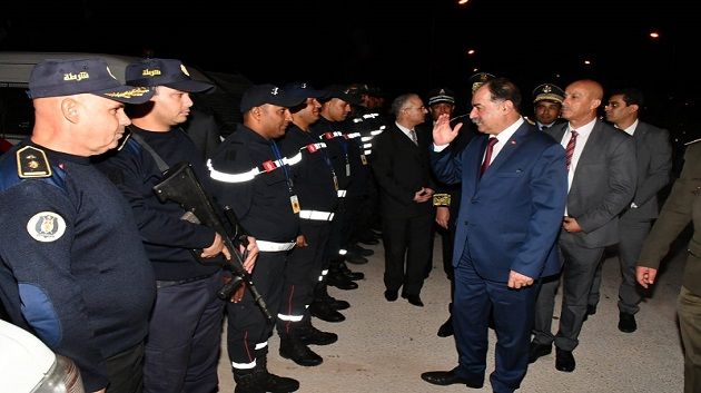 خلال تفقّده الوحدات الأمنية بتوزر: وزير الداخلية يدعو لالتزام أعلى درجات اليقظة