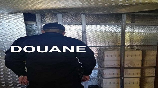 القيروان: إحباط تهريب 34500 علبة سجائر على متن شاحنة ثقيلة (صور)