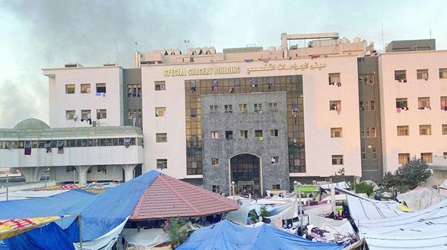 مدير مجمع الشفاء: 'نحو 500 شخص بين مريض وجريح مازالوا داخل المستشفى'