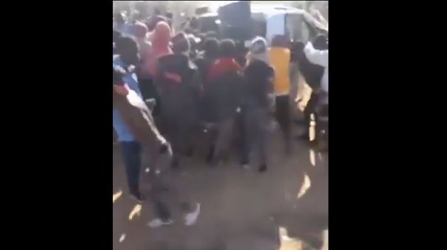 صفاقس: مهاجرون أفارقة يهاجمون دورية حرس ويصيبون عددا من الأعوان