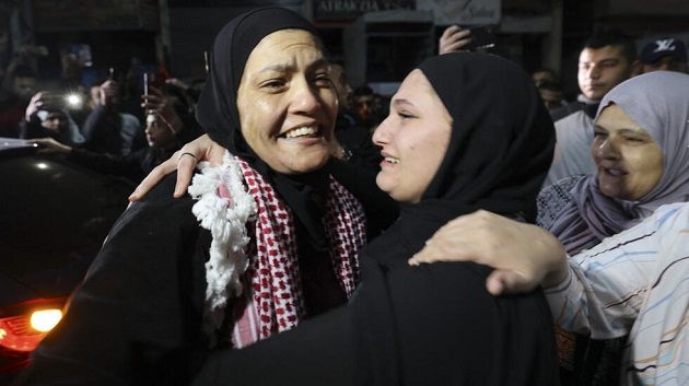 بعد تحريرهن من سجون الاحـ.تـ.لال: فلسطيـ.نيات يروين ظروف احتجازهن (فيديو)