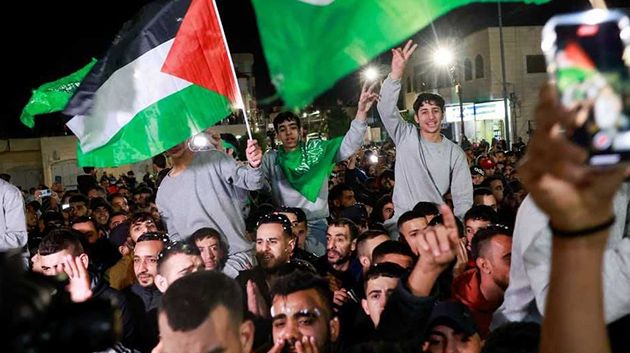 اليوم: الإفراج عن 42 أسيرًا فلسطينيًّا مقابل 14 محتجزًا صهيونيًّا