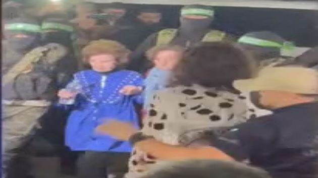 الصليب الأحمر يسلّم محتجزتين روسيتين لمصر