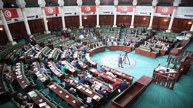 المصادقة على ميزانية وزارة التكوين المهني والتشغيل 