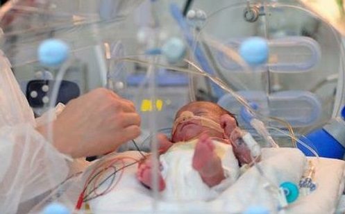 الأولى في إفريقيا وتسبق أوروبا: نجاح عملية قسطرة لرضيع بمستشفى سهلول (فيديو)