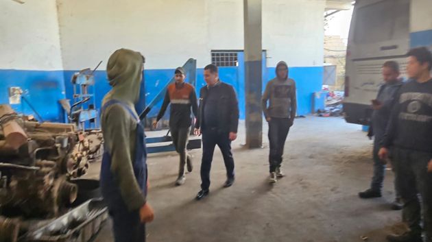 وزير النقل يتفقد المستودع المركزي للشركة الجهوية للنقل بقابس