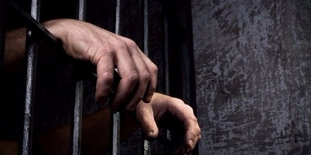 إصدار بطاقة إيداع في حق مدير عام سابق لشركة الكرامة القابضة وطرف ثان متعاقد معها
