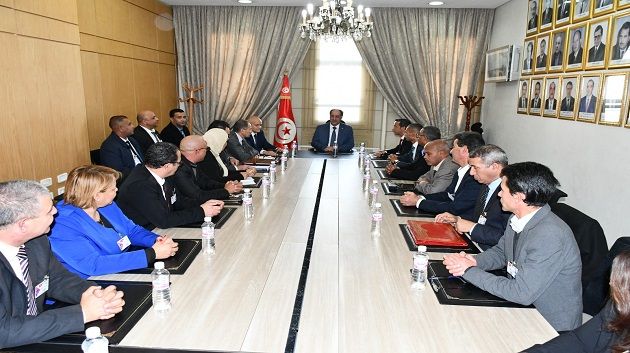 وزير الداخلية يشرف على جلسة عمل مع أعضاء جامعة البلديات التونسية