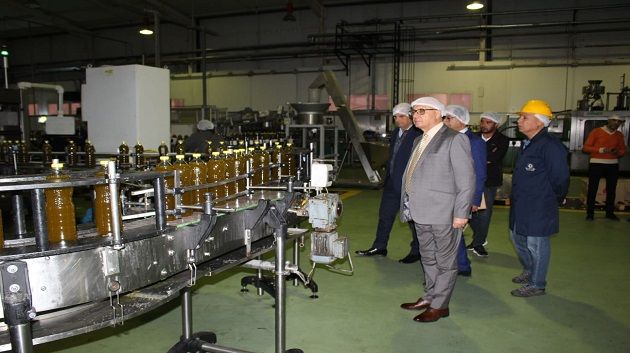 وزير الفلاحة يوصي بمراقبة مسالك التوزيع حتى يصل زيت الزيتون لكافة المواطنين
