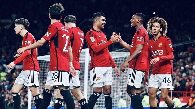 مانشستر يونايتد يعرض 4 لاعبين للانتقال إلى الدوري السعودي