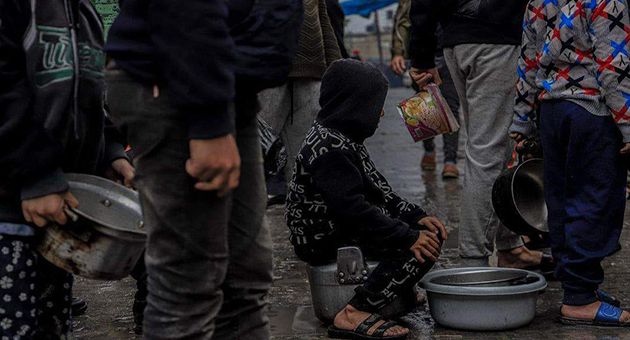 يتعرّضون للقصف والتّجويع.. تحذير أممي من موت أطفال غزّة عطشاً