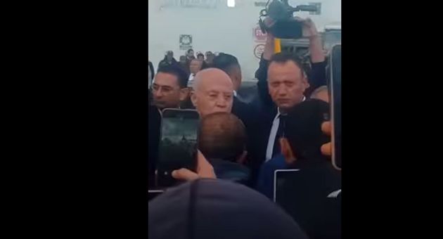 رئيس الجمهورية يؤدي زيارة غير معلنة إلى مصنع تعليب المياه والعصائر بزغوان