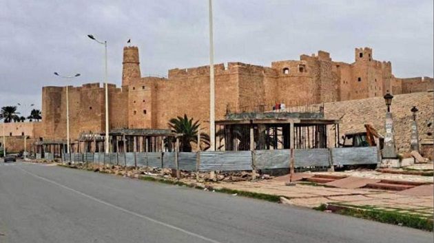 قرار بإيقاف أشغال بناء الأكشاك بمحيط رباط المنستير