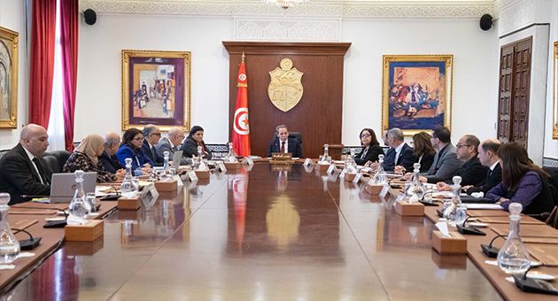 رئيس الحكومة يشرف على جلسة عمل وزارية حول الادماج المالي