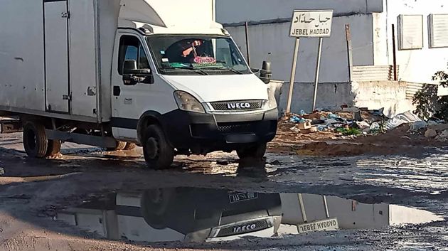 قربة: متساكنو منطقة جبل الحداد يحتجون على 'الوضعية الكارثية' للطريق