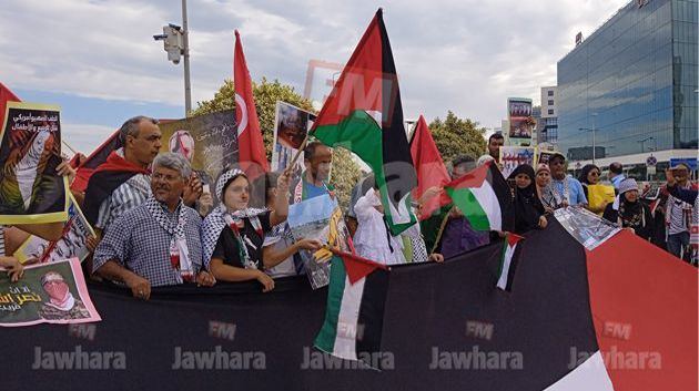 وقفة احتجاجية أمام سفارة أمريكيا بتونس للمطالبة بوقف العـ.دوان على الشعب الفلسـ.طيني
