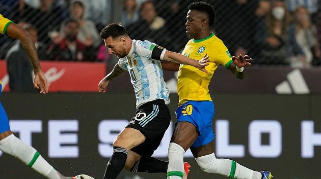 ميسي و فينيسيوس خارج تشكيلة العام لإتحاد التاريخ و الإحصاء