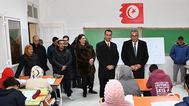 وزير التربية يؤدي زيارة تفقدية إلى المدرسة الإعدادية الطاهر الحداد بالزريبة
