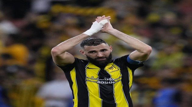 بنزيما يحسم موقفه من مغادرة إتحاد جدة السعودي