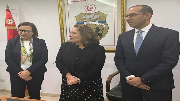 وزيرة الصناعة تتسلّم مهامها 