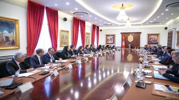 منها التمديد في آجال التدقيق في الانتدابات: مجلس الوزراء يصادق على مشاريع قوانين و أوامر