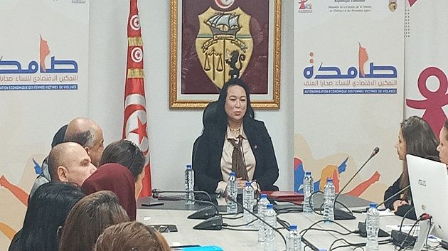 وزيرة المرأة تشرف على تسليم دفعة من مواطن الرزق لنساء ضحايا العنف