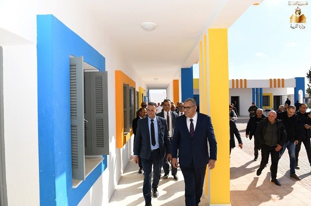 وزير التربية يشرف على تسليم المندوبية الجهوية بمدنين لحافلة ومعدّات من المنظمة الدولية للهجرة