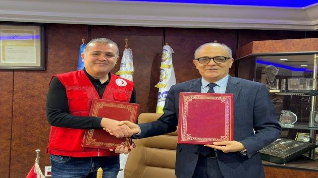 البريد التونسي يمضي اتفاقية مع الهلال الأحمر دعما للطّلبة الفلسطينيين