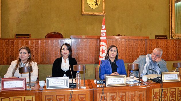 لجنة الحريات بالبرلمان تقرّر مواصلة النظر في مشروعيْ قانونيْ بطاقة التعريف الوطنية وجوازات السفر