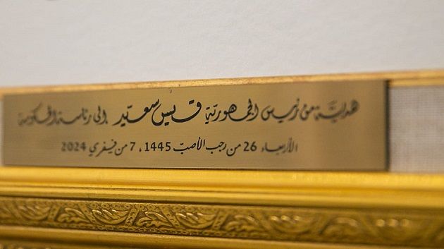 رئاسة الحكومة تتسلّم هدية من رئيس الجمهورية