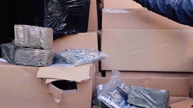 بنزرت: تفكيك شبكة تروّج المخدرات وحجز حواليْ 1000 صفيحة من 'الزطلة' (فيديو)