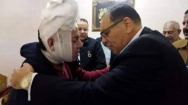 مصر: مسؤول حكومي يتعرّض للطعن داخل مكتبه