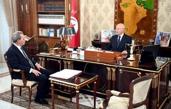 رئيس الجمهورية يدعو لانهاء العمل بعقود المناولة
